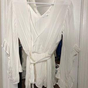 SOLD NEVER WORN Forever 21 White top